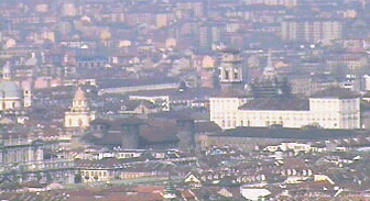 Torino immersa nello smog